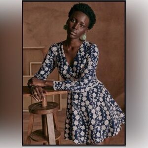 SEZANE Sol Navy & White Floral Embroidered Mini Dress Sz 38 (US Sz 6) EUC